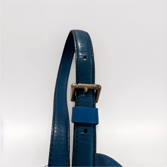 Louis Vuitton Jeune Fille Crossbody Medium In Aqua Blue - Picture 13 of 15